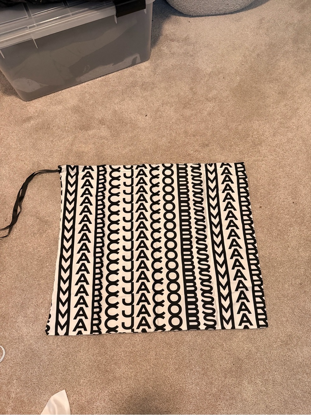 Marc Jacobs Black & White Logo-Print Drawstring Dust Pouch